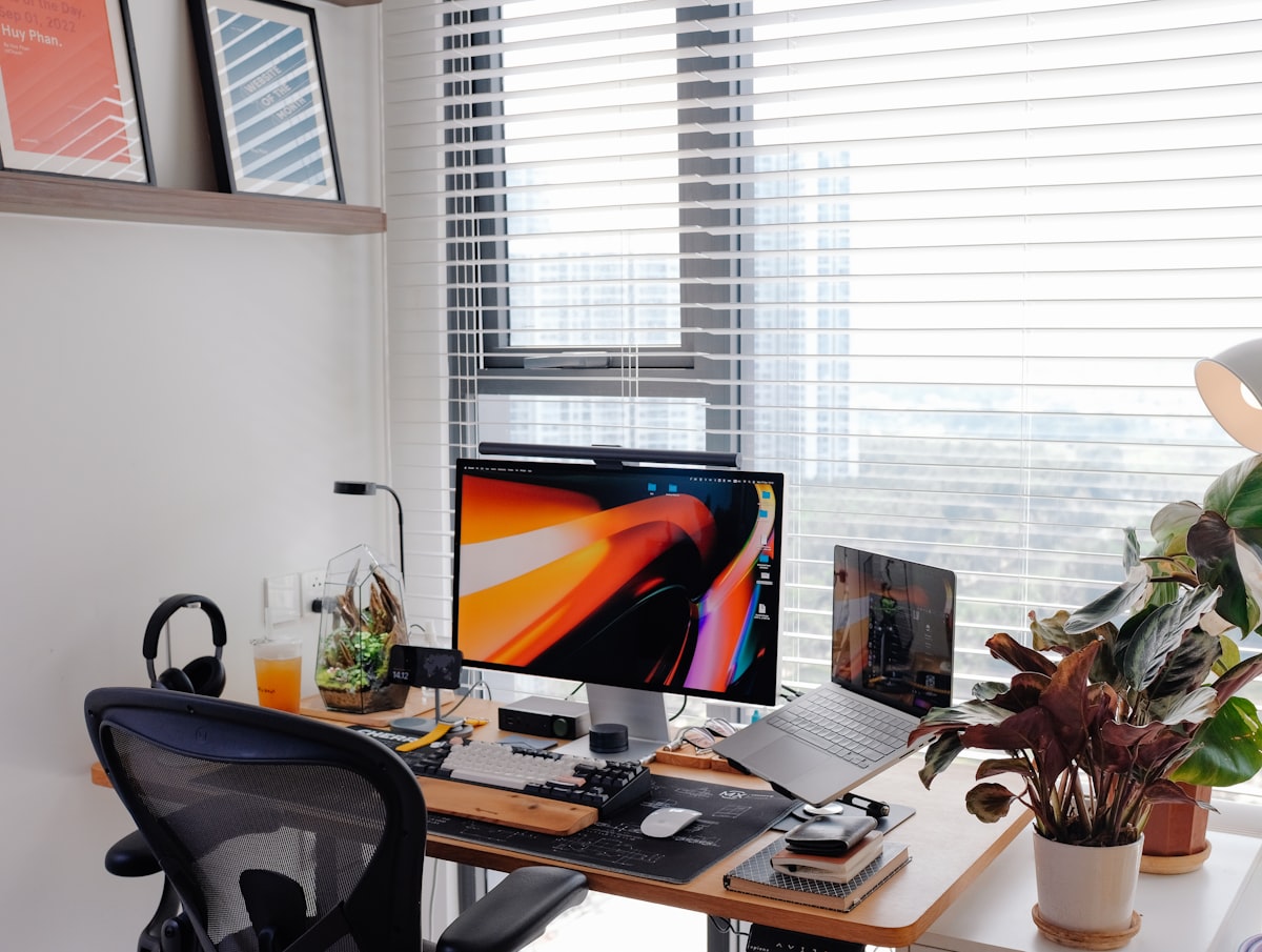 Escritorio de estudio organizado